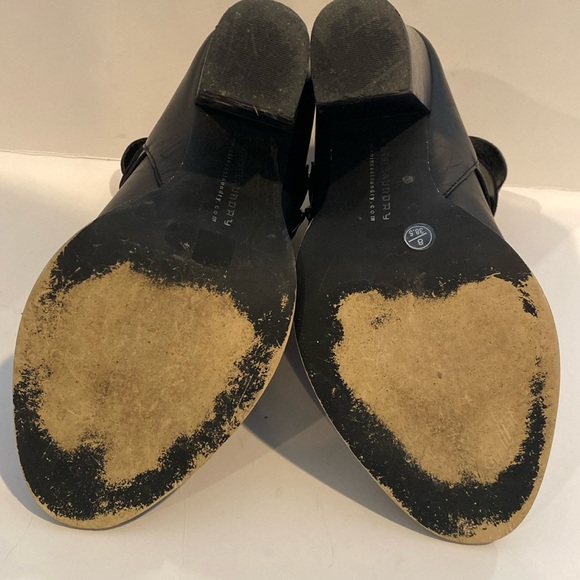 Gently worn Chinese laundry size 8 heeled boots. - Picture 7 of 8